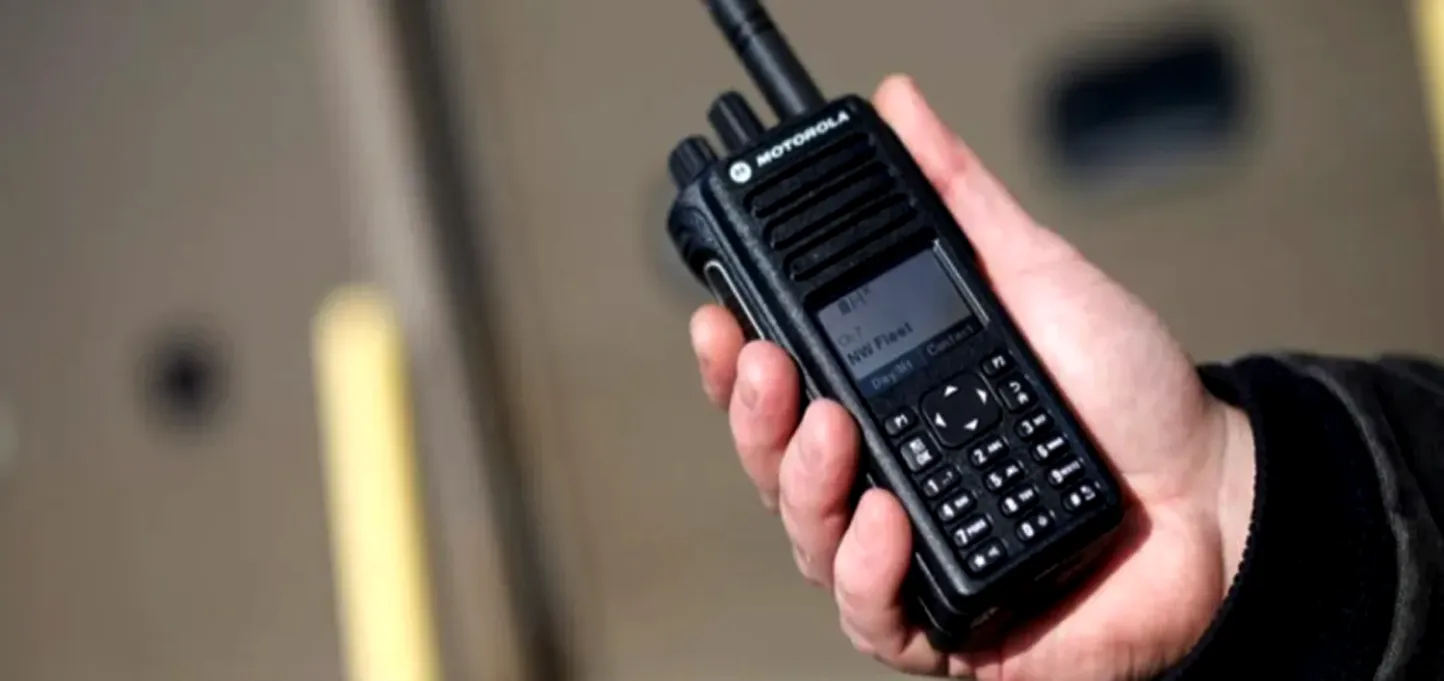 公网 PTT 与专网 PTT 对比：核心差异、技术与集成方案